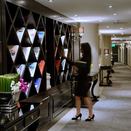 ذا غابرييل هوتيل القاهرة المظهر الخارجي الصورة A hotel maid in Singapore