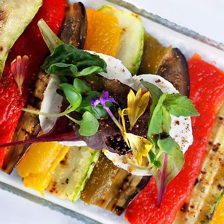 ذا غابرييل هوتيل القاهرة المظهر الخارجي الصورة A grilled vegetable salad
