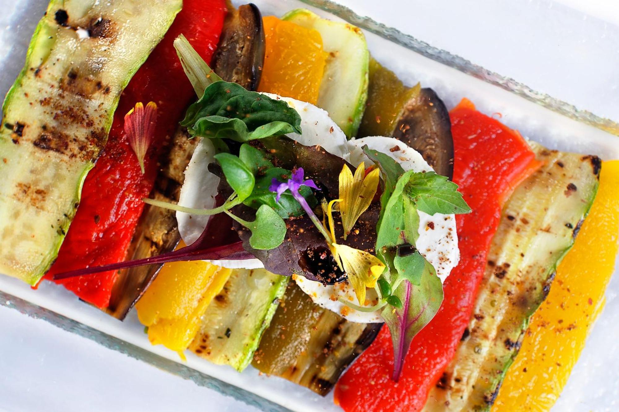 ذا غابرييل هوتيل القاهرة المظهر الخارجي الصورة A grilled vegetable salad